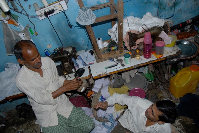 dharavi tour into a home/workshop